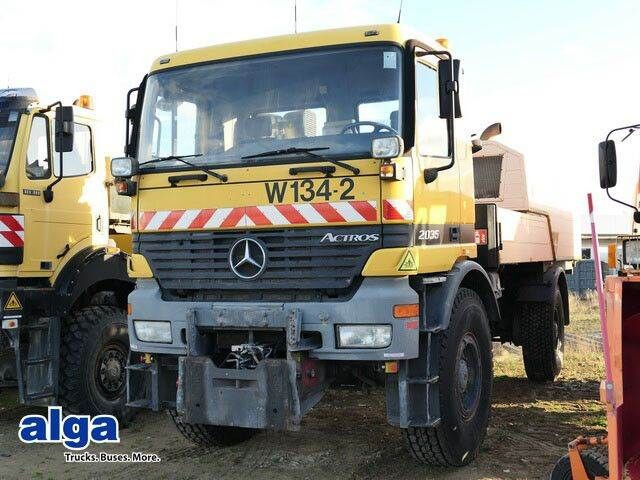 Mercedes-Benz 2035 AK Actros 4x4, Kehrmaschine Schmidt, Allrad - Truk bajak salju: gambar 3 Mercedes-Benz 2035 AK Actros 4x4, Kehrmaschine Schmidt, Allrad - Truk bajak salju: gambar 3