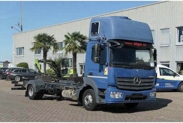 Mercedes-Benz 918 L Atego 4x2, Nebenantrieb, Standklima - Truk sasis: gambar 1 Mercedes-Benz 918 L Atego 4x2, Nebenantrieb, Standklima - Truk sasis: gambar 1