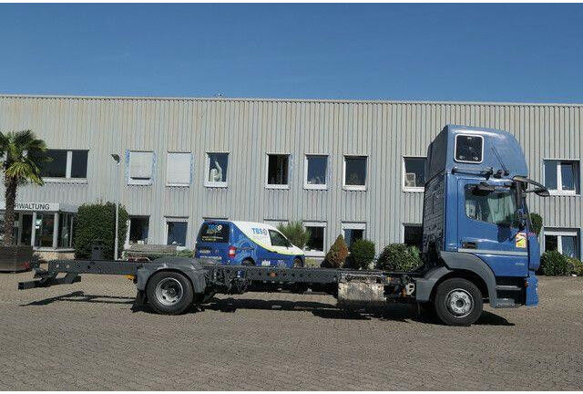 Mercedes-Benz 918 L Atego 4x2, Nebenantrieb, Standklima - Truk sasis: gambar 2 Mercedes-Benz 918 L Atego 4x2, Nebenantrieb, Standklima - Truk sasis: gambar 2