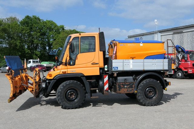 Unimog U 300 4x4, Schmidt, Streuer, Schild, Klima,27tkm - Van pengiriman: gambar 3 Unimog U 300 4x4, Schmidt, Streuer, Schild, Klima,27tkm - Van pengiriman: gambar 3