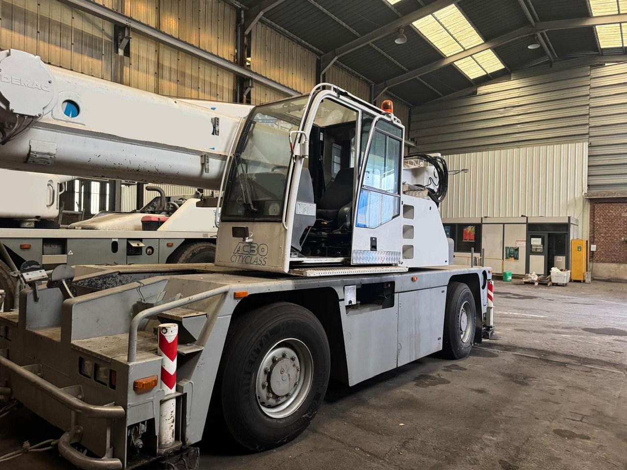 DEMAG AC 30 city - Derek bergerak: gambar 1 DEMAG AC 30 city - Derek bergerak: gambar 1