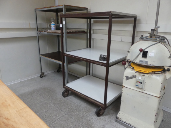 2 Chariots à roulettes 3 niveaux - Peralatan bakery: gambar 1 2 Chariots à roulettes 3 niveaux - Peralatan bakery: gambar 1