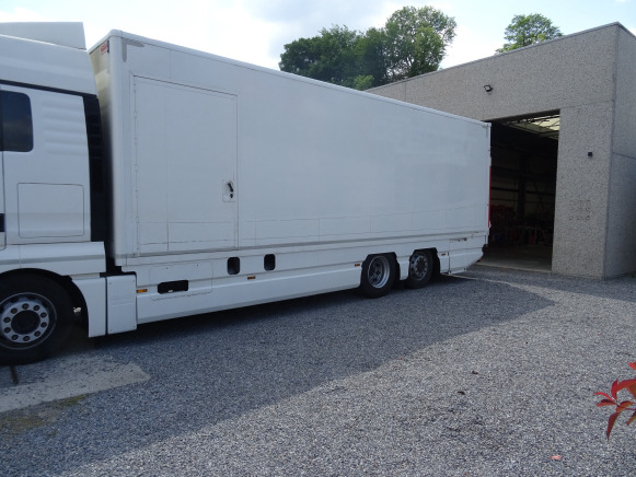 Camion MAN TGX26.400 (2009-731.695 km-VIN:WMA21XZZ7AW137860) - Truk box: gambar 4 Camion MAN TGX26.400 (2009-731.695 km-VIN:WMA21XZZ7AW137860) - Truk box: gambar 4