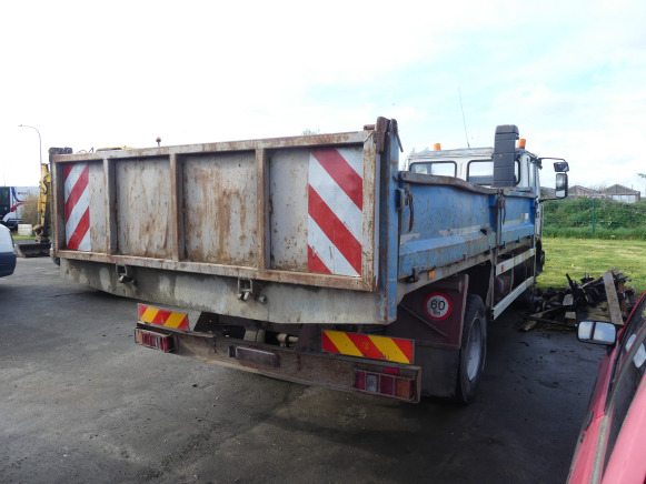 Camion benne basculante Renault 40 ABE 4 (2006-329.446 km) - Truk jungkit: gambar 3 Camion benne basculante Renault 40 ABE 4 (2006-329.446 km) - Truk jungkit: gambar 3
