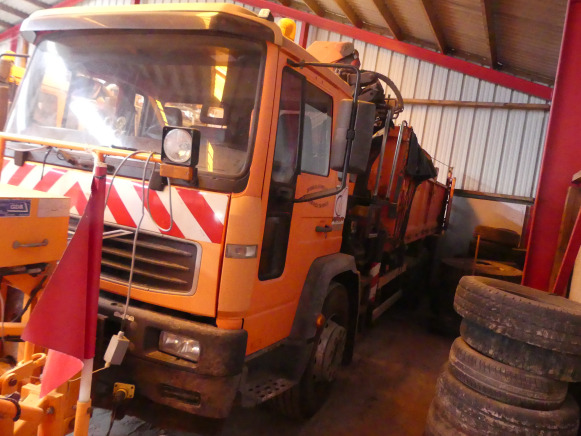 Camion benne + grue auxiliaire Volvo FL6E 19.0 - Truk jungkit, Truk derek: gambar 2 Camion benne + grue auxiliaire Volvo FL6E 19.0 - Truk jungkit, Truk derek: gambar 2