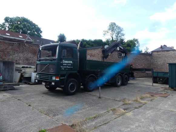 Camion plateau ridelle avec grue auxiliaire Volvo F12 (1994-64.040 km-VIN:YV2H5A7G6RA225775) - Truk flatbed, Truk derek: gambar 1 Camion plateau ridelle avec grue auxiliaire Volvo F12 (1994-64.040 km-VIN:YV2H5A7G6RA225775) - Truk flatbed, Truk derek: gambar 1