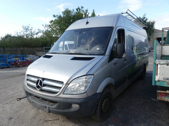 Camionnette Mercedes Sprinter (2007-326.967 km) - Van panel: gambar 1 Camionnette Mercedes Sprinter (2007-326.967 km) - Van panel: gambar 1