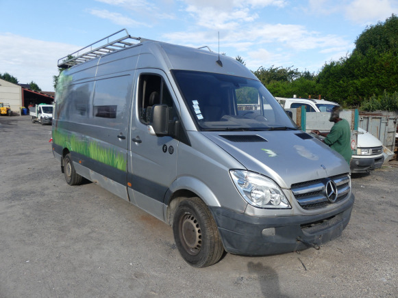 Camionnette Mercedes Sprinter (2007-326.967 km) - Van panel: gambar 2 Camionnette Mercedes Sprinter (2007-326.967 km) - Van panel: gambar 2