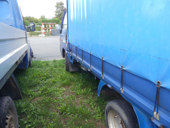 Camionnette plateau bâché Mazda E2200 (2000-143.970 km)(Vin:JMZSD1C3210102752) - Van dengan terpal samping: gambar 3 Camionnette plateau bâché Mazda E2200 (2000-143.970 km)(Vin:JMZSD1C3210102752) - Van dengan terpal samping: gambar 3