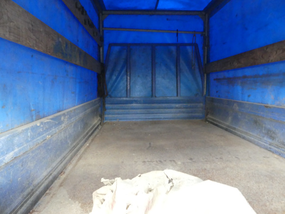 Camionnette plateau bâché Mazda E2200 (2000-143.970 km)(Vin:JMZSD1C3210102752) - Van dengan terpal samping: gambar 5 Camionnette plateau bâché Mazda E2200 (2000-143.970 km)(Vin:JMZSD1C3210102752) - Van dengan terpal samping: gambar 5