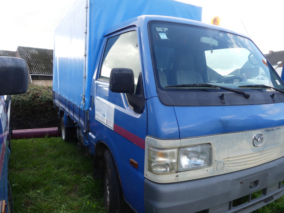 Camionnette plateau bâché Mazda E2200 (2000-143.970 km)(Vin:JMZSD1C3210102752) - Van dengan terpal samping: gambar 4 Camionnette plateau bâché Mazda E2200 (2000-143.970 km)(Vin:JMZSD1C3210102752) - Van dengan terpal samping: gambar 4