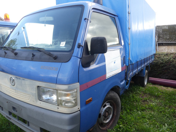 Camionnette plateau bâché Mazda E2200 (2000-143.970 km)(Vin:JMZSD1C3210102752) - Van dengan terpal samping: gambar 2 Camionnette plateau bâché Mazda E2200 (2000-143.970 km)(Vin:JMZSD1C3210102752) - Van dengan terpal samping: gambar 2