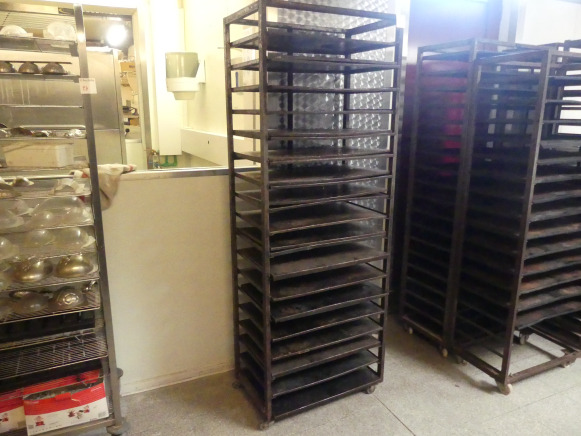 Chariot de four avec platine 60x40 cm (4 bords) - Peralatan bakery: gambar 1 Chariot de four avec platine 60x40 cm (4 bords) - Peralatan bakery: gambar 1