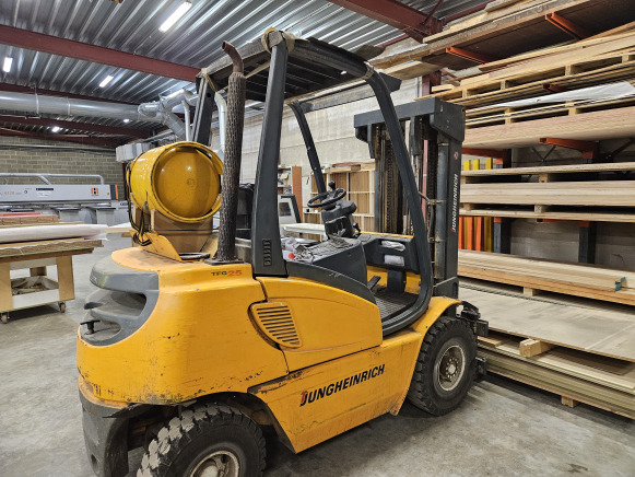 Chariot élévateur frontal au gaz Jungheirich TFG 25BK - Forklift LPG: gambar 3 Chariot élévateur frontal au gaz Jungheirich TFG 25BK - Forklift LPG: gambar 3