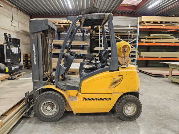 Chariot élévateur frontal au gaz Jungheirich TFG 25BK - Forklift LPG: gambar 1 Chariot élévateur frontal au gaz Jungheirich TFG 25BK - Forklift LPG: gambar 1