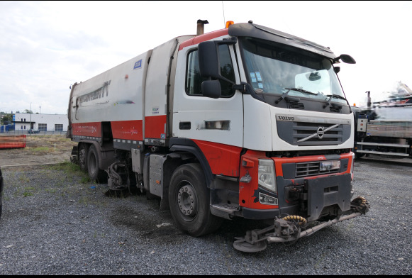 Camion balayeuse de voirie Volvo - Peralatan lainnya: gambar 2 Camion balayeuse de voirie Volvo - Peralatan lainnya: gambar 2