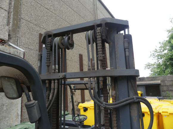 Forklift yang dipasang di truk REF:6925 - Chariot élévateur Moffet M4 25.3: gambar 19