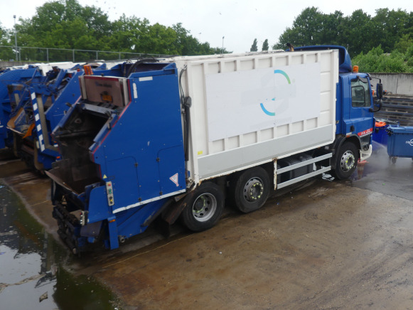 REF:BZ-NG-30 - Camion poubelle DAF FAG CF 75 (2011-465.671 km) - Truk sampah: gambar 3 REF:BZ-NG-30 - Camion poubelle DAF FAG CF 75 (2011-465.671 km) - Truk sampah: gambar 3