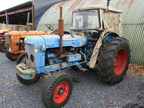 Tracteur agricole + treuil Ford Super Major - Traktor: gambar 1 Tracteur agricole + treuil Ford Super Major - Traktor: gambar 1