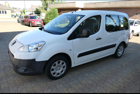 Voiture Peugeot Partner (2011-87.624 km) - Van pengiriman: gambar 1 Voiture Peugeot Partner (2011-87.624 km) - Van pengiriman: gambar 1