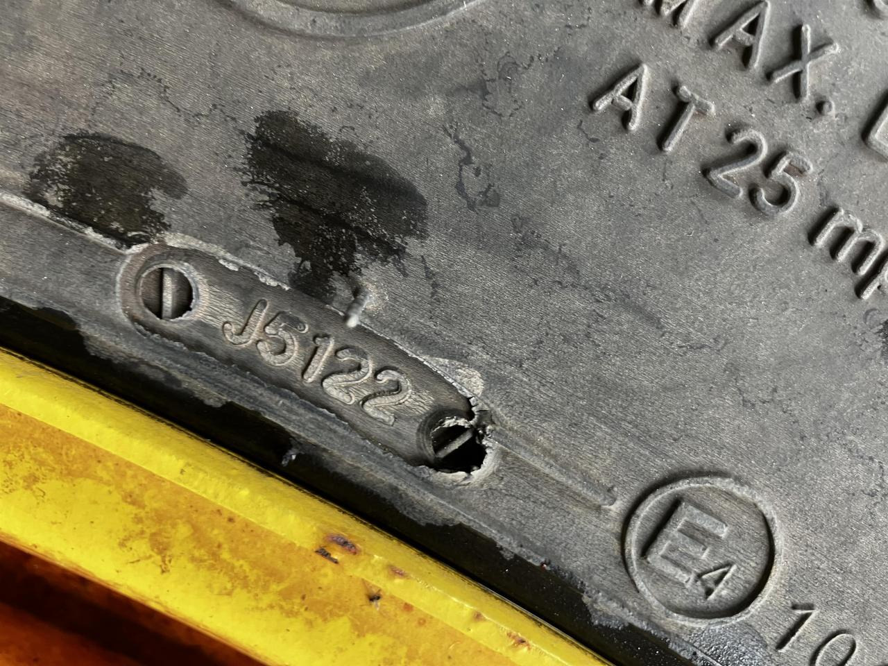 BKT 270/95R32 - Ban untuk Peralatan pertanian: gambar 2 BKT 270/95R32 - Ban untuk Peralatan pertanian: gambar 2