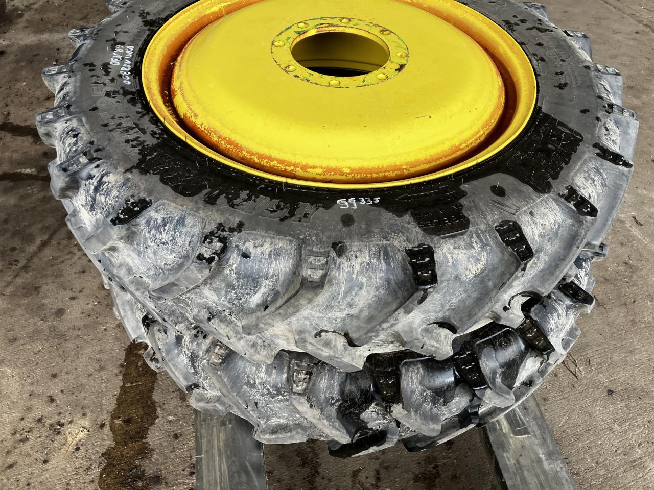 BKT 270/95R32 - Ban untuk Peralatan pertanian: gambar 4 BKT 270/95R32 - Ban untuk Peralatan pertanian: gambar 4