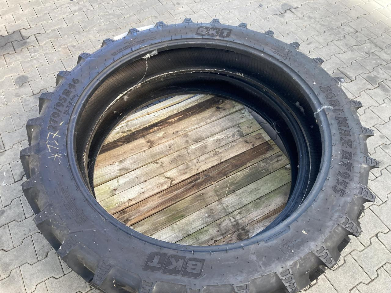 BKT 270/95R46 - Ban untuk Peralatan pertanian: gambar 2 BKT 270/95R46 - Ban untuk Peralatan pertanian: gambar 2