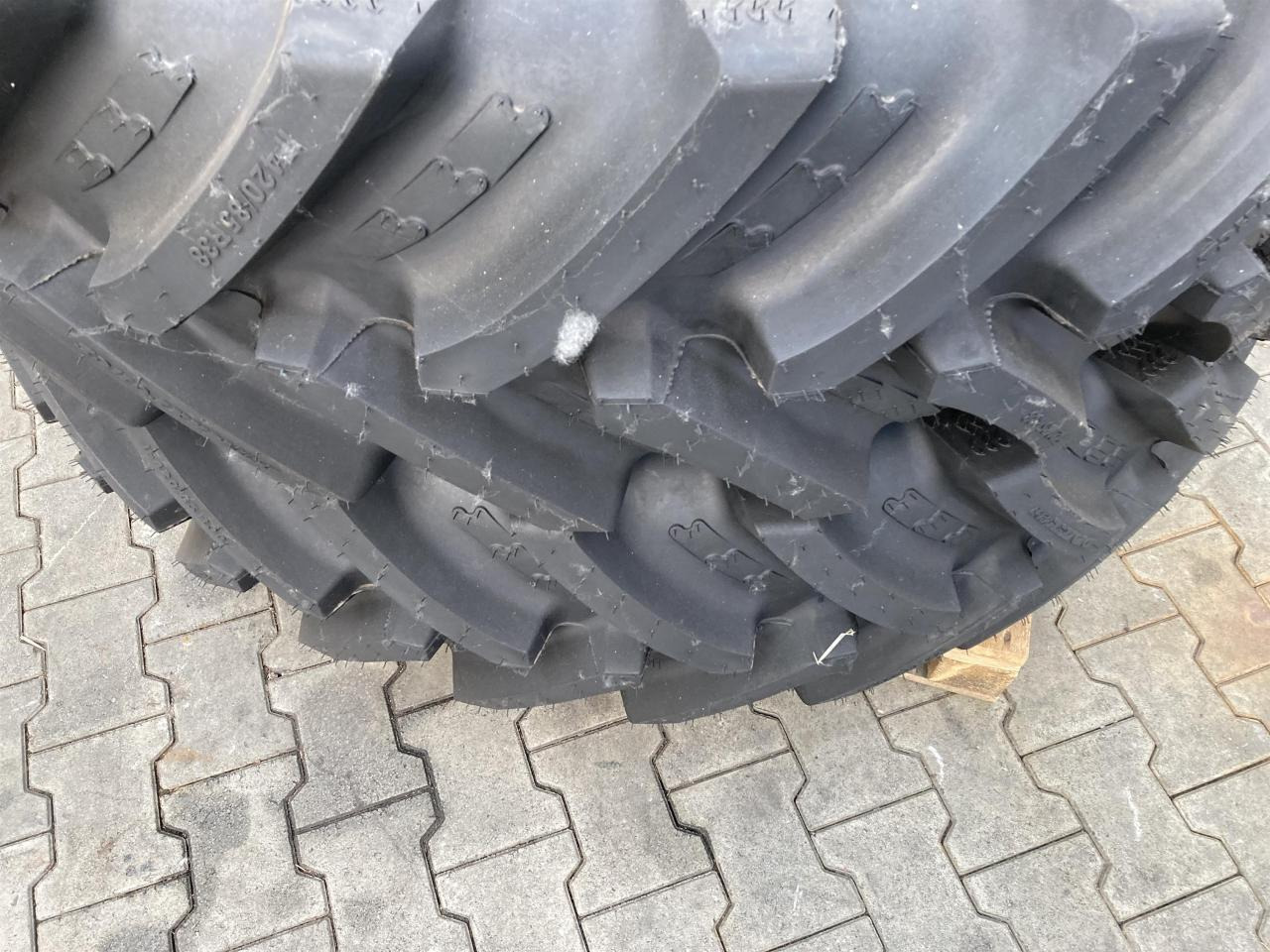 BKT 420/85R38 - Ban untuk Peralatan pertanian: gambar 2 BKT 420/85R38 - Ban untuk Peralatan pertanian: gambar 2