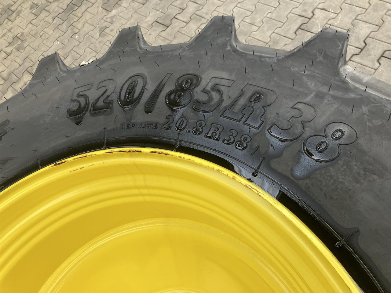 BKT 520/85R38 - Ban untuk Peralatan pertanian: gambar 2 BKT 520/85R38 - Ban untuk Peralatan pertanian: gambar 2