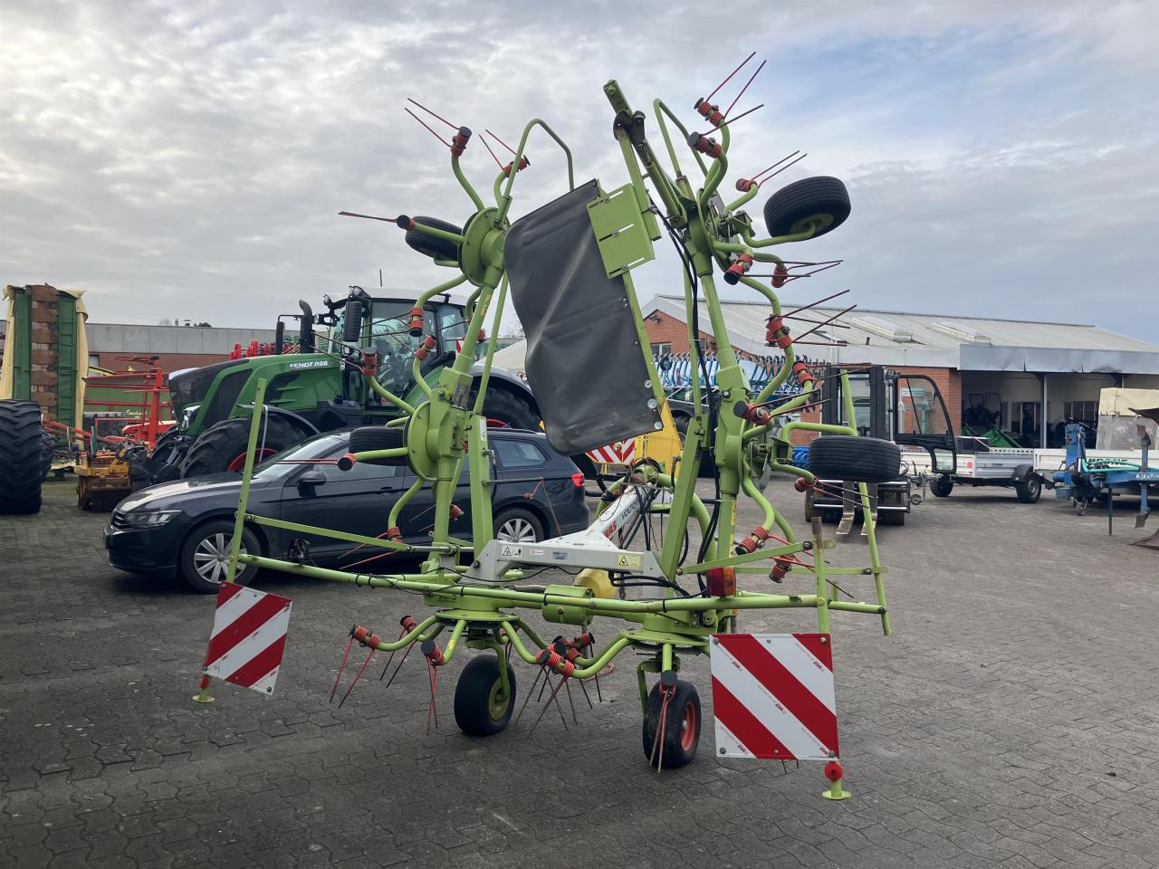 CLAAS Volto 64 - Tedder/ Menyapu: gambar 3 CLAAS Volto 64 - Tedder/ Menyapu: gambar 3