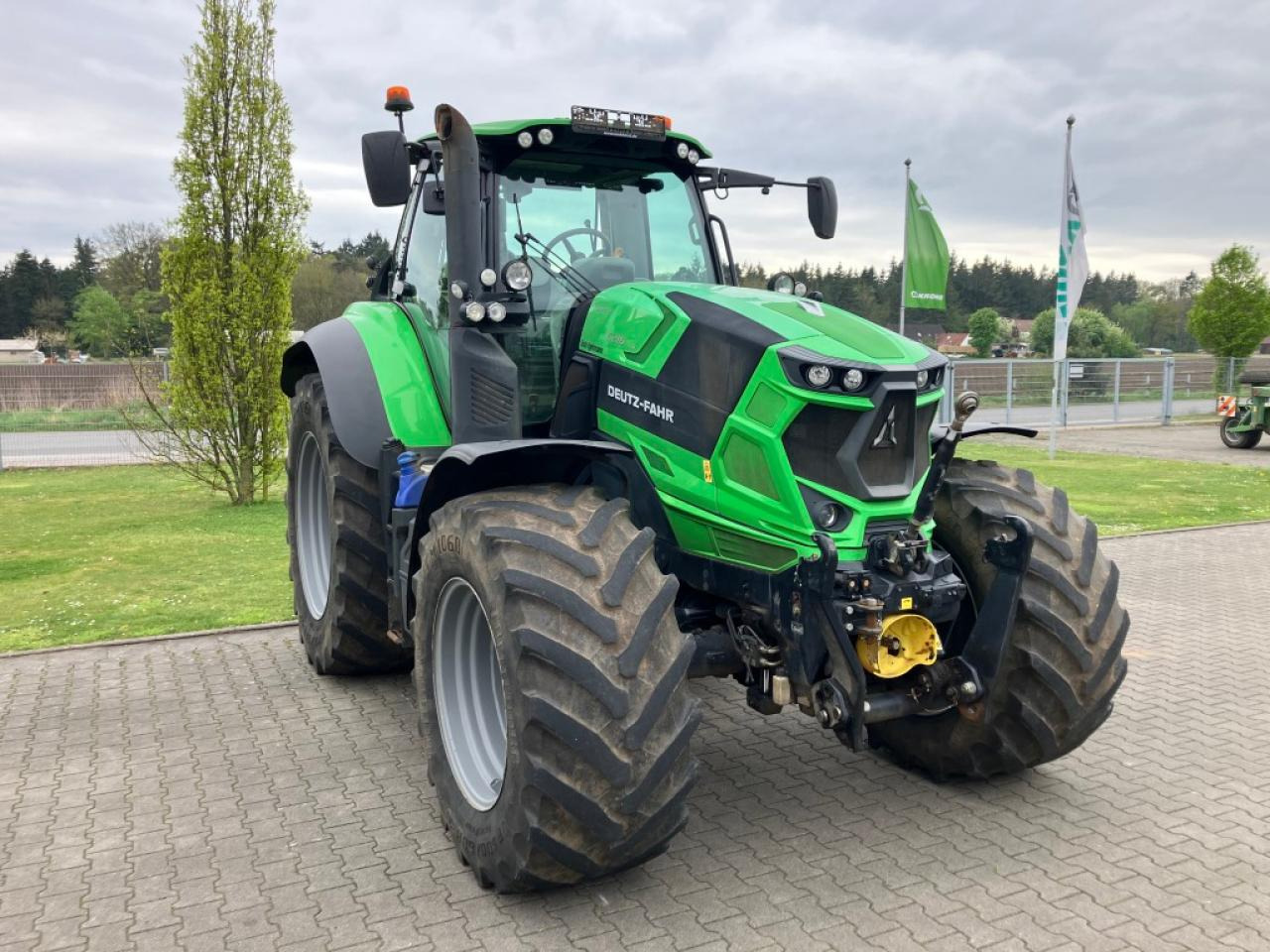 Deutz-Fahr 6215 TTV - Traktor: gambar 4 Deutz-Fahr 6215 TTV - Traktor: gambar 4