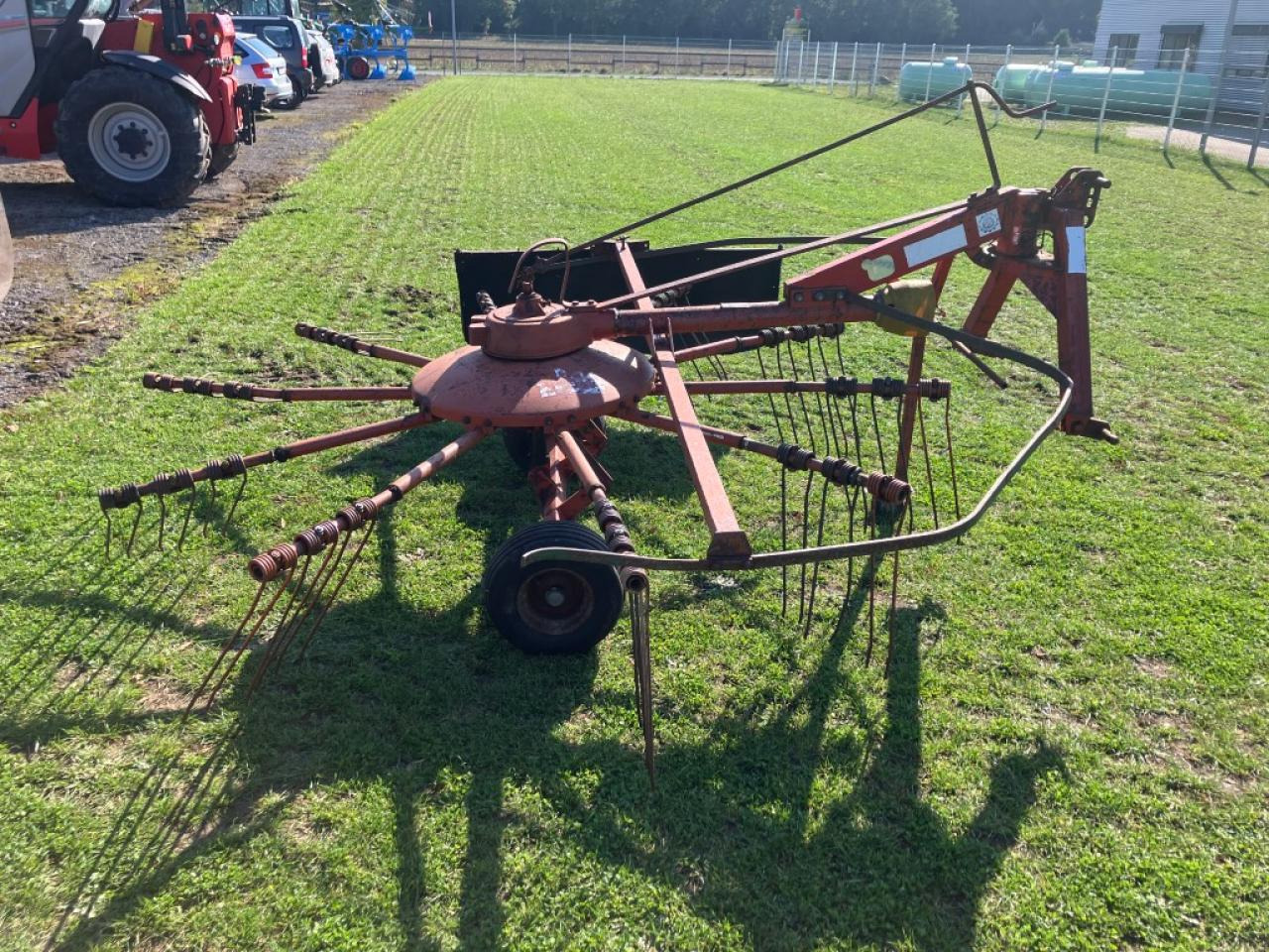 Fella TS 325 - Tedder/ Menyapu: gambar 4 Fella TS 325 - Tedder/ Menyapu: gambar 4