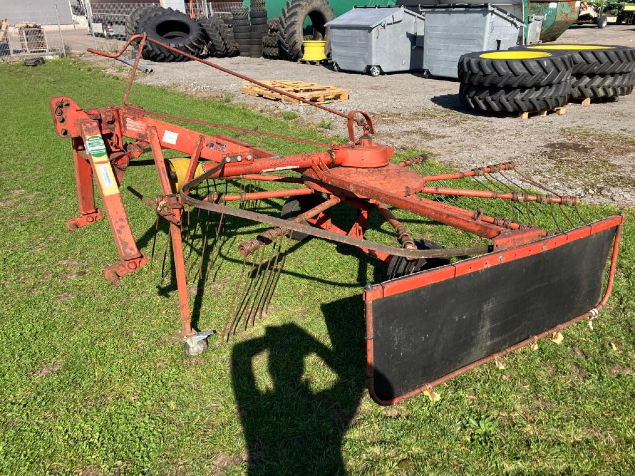 Fella TS 325 - Tedder/ Menyapu: gambar 1 Fella TS 325 - Tedder/ Menyapu: gambar 1