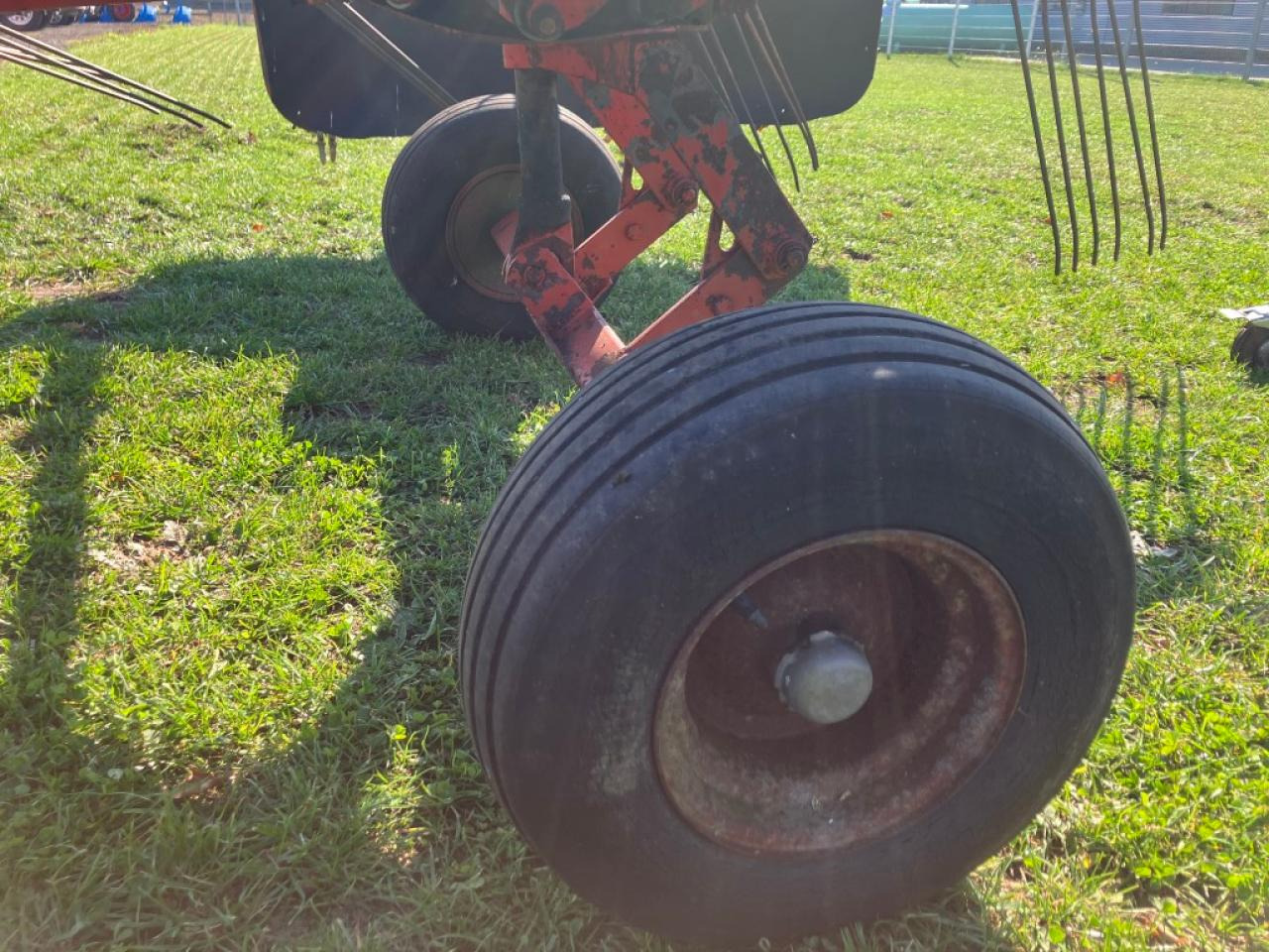 Fella TS 325 - Tedder/ Menyapu: gambar 5 Fella TS 325 - Tedder/ Menyapu: gambar 5