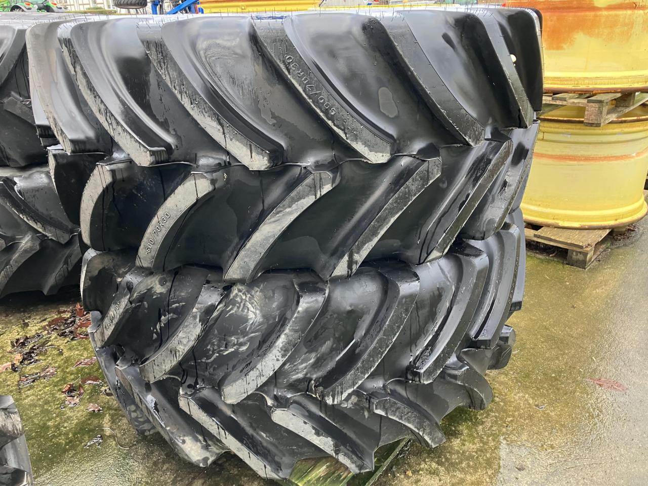 Firestone 600/70R30 - Ban untuk Peralatan pertanian: gambar 1 Firestone 600/70R30 - Ban untuk Peralatan pertanian: gambar 1