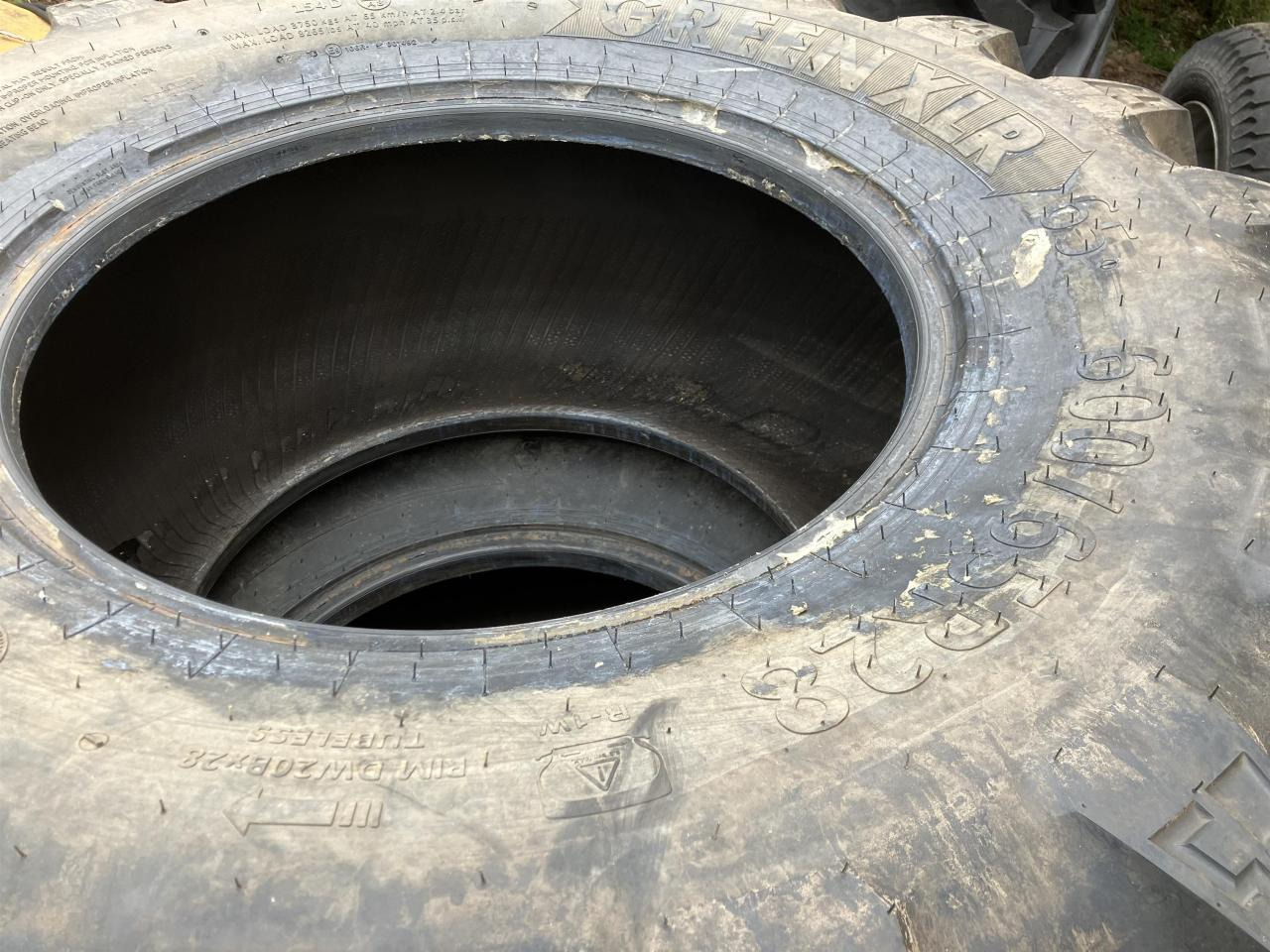 GRI 600/65R28 - Ban untuk Peralatan pertanian: gambar 2 GRI 600/65R28 - Ban untuk Peralatan pertanian: gambar 2