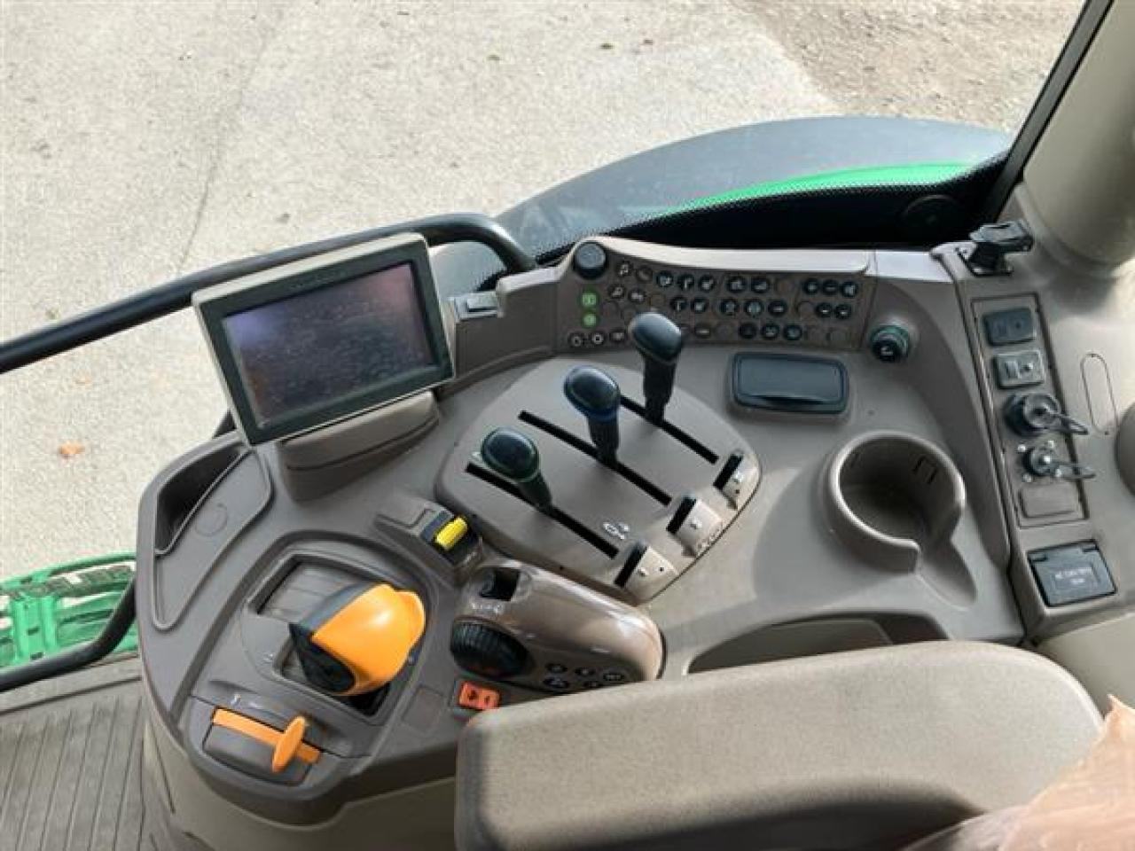 John Deere 6130R - Traktor: gambar 4 John Deere 6130R - Traktor: gambar 4