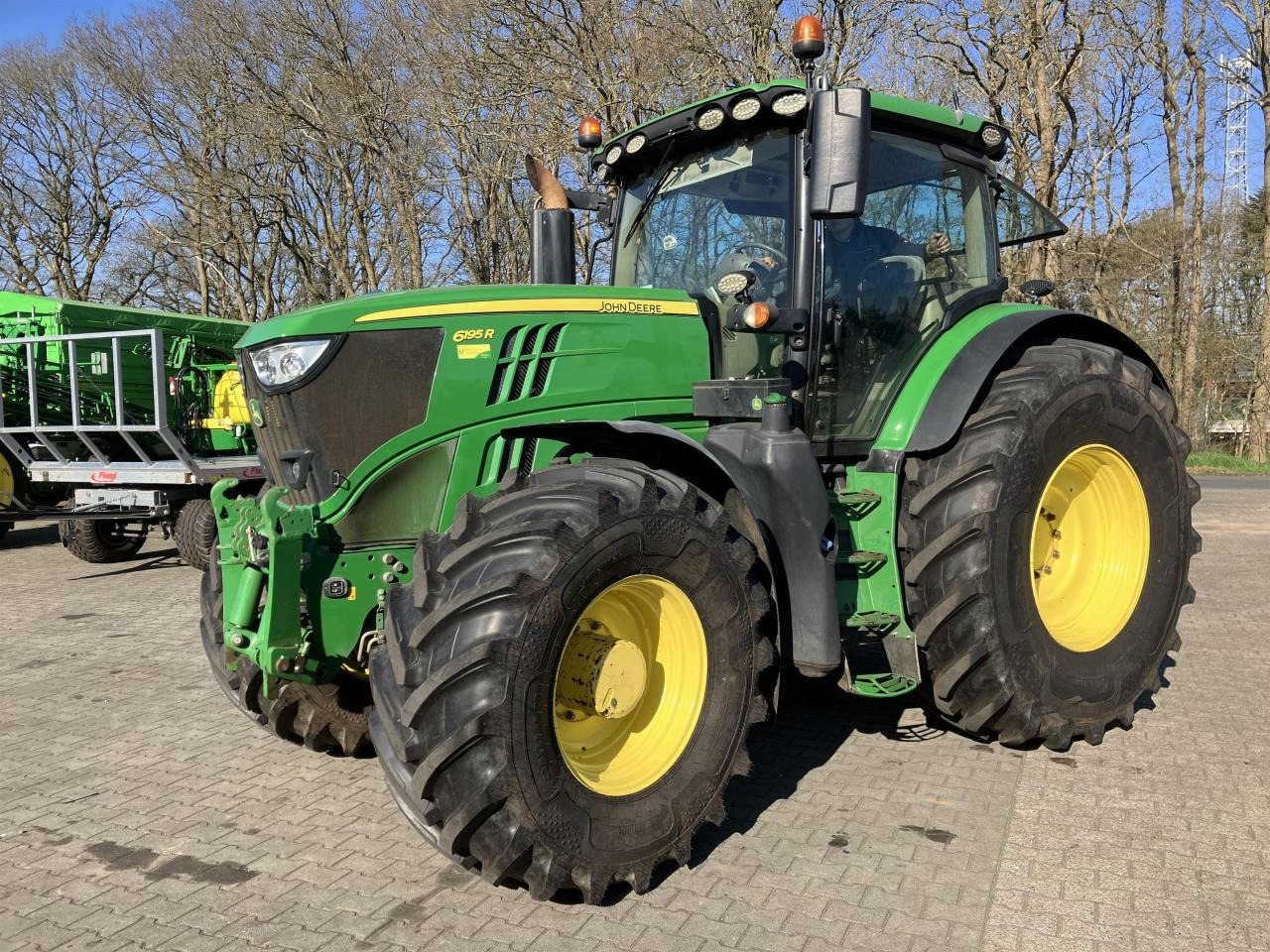 John Deere 6195R - Traktor: gambar 2 John Deere 6195R - Traktor: gambar 2