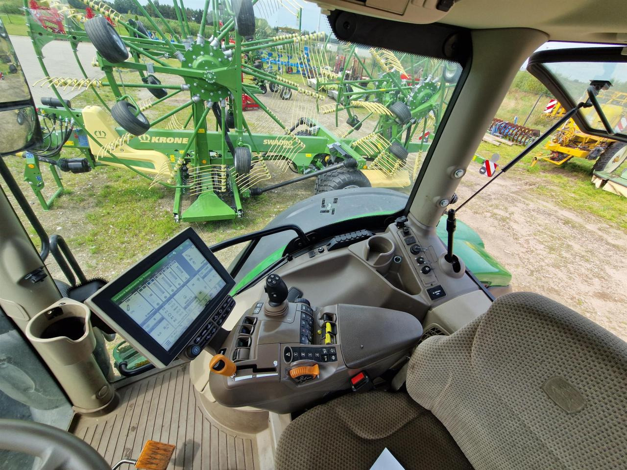 John Deere 6215R - Traktor: gambar 5 John Deere 6215R - Traktor: gambar 5