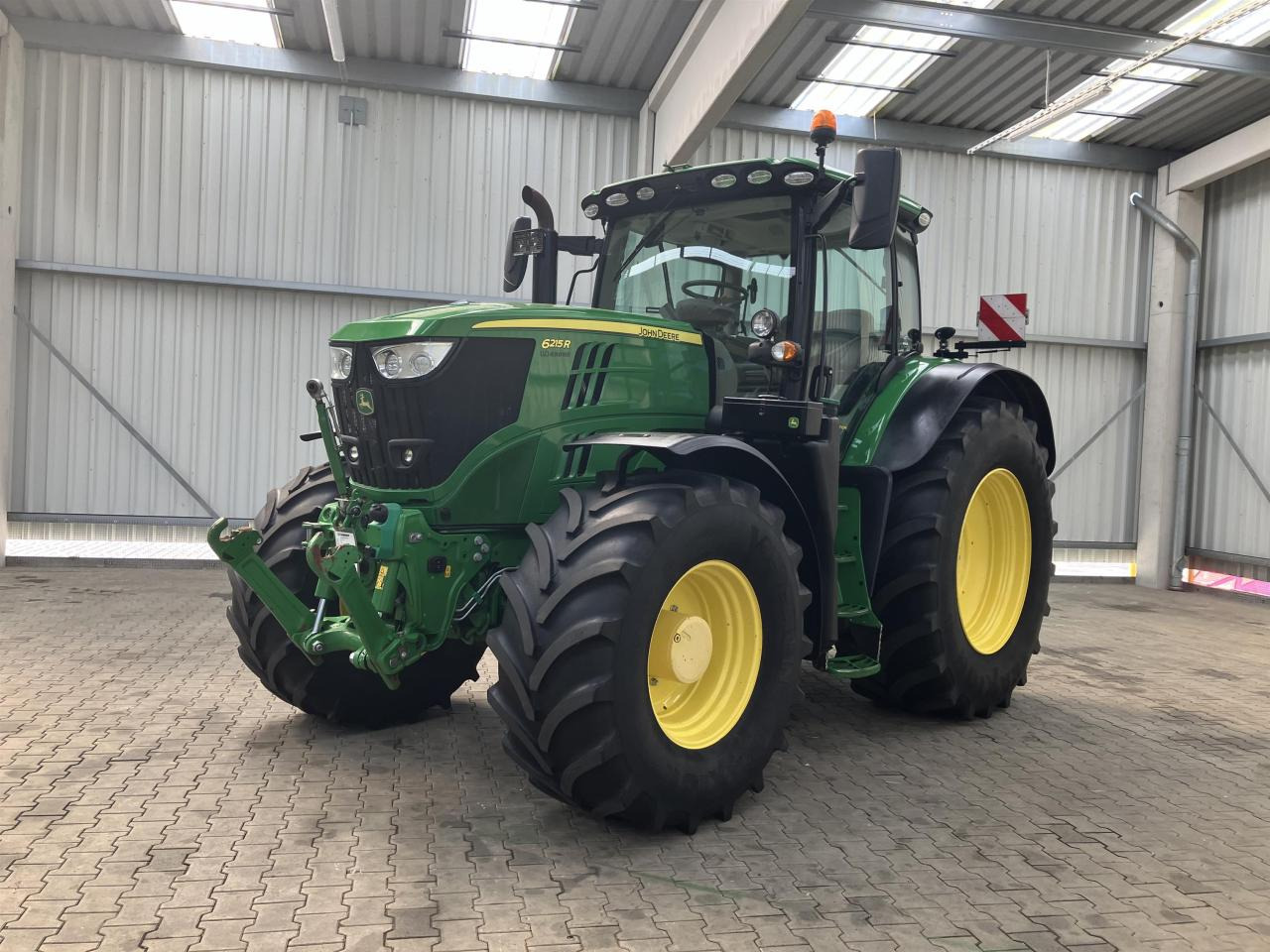 John Deere 6215R - Traktor: gambar 1 John Deere 6215R - Traktor: gambar 1
