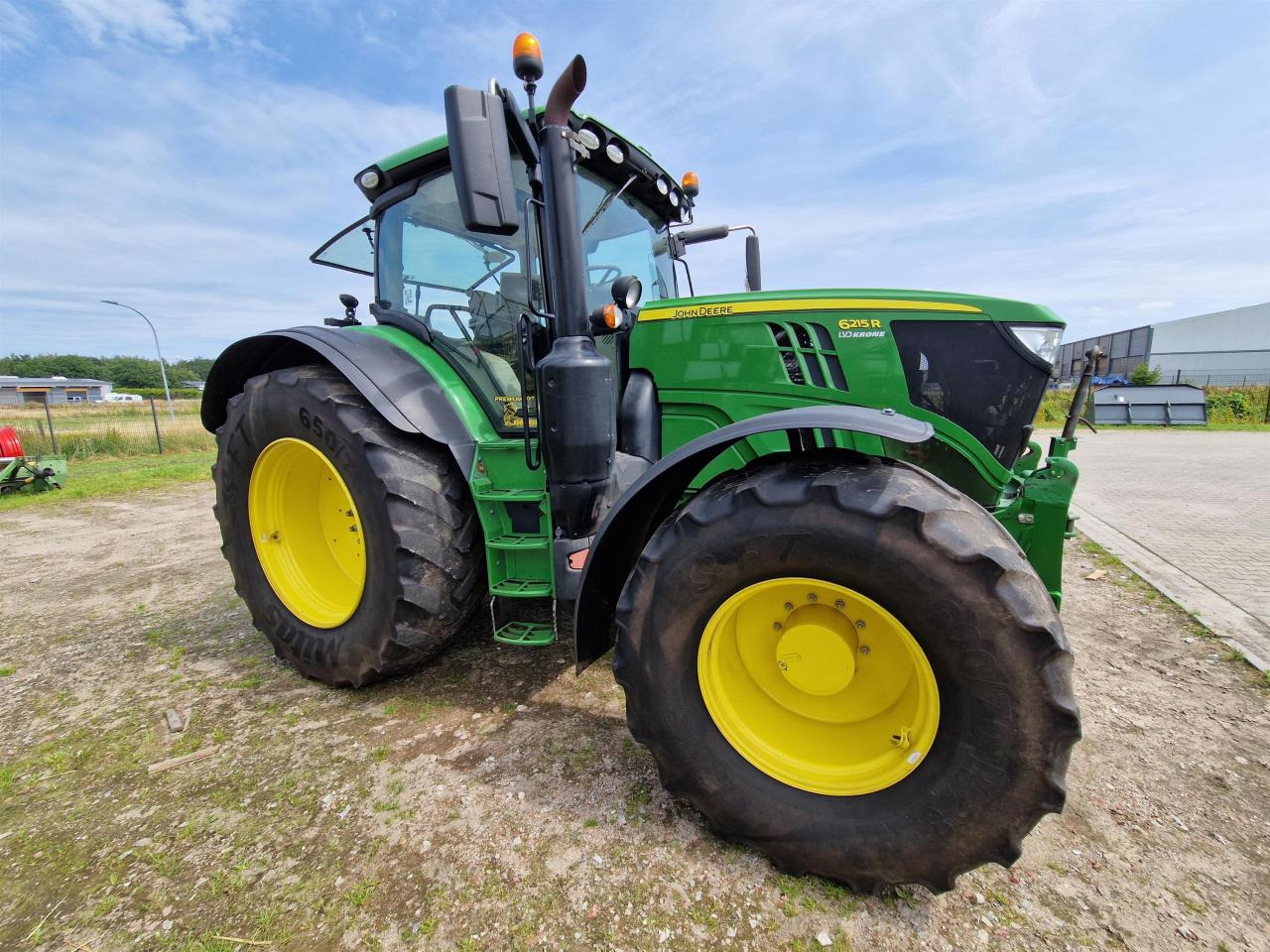 John Deere 6215R - Traktor: gambar 2 John Deere 6215R - Traktor: gambar 2