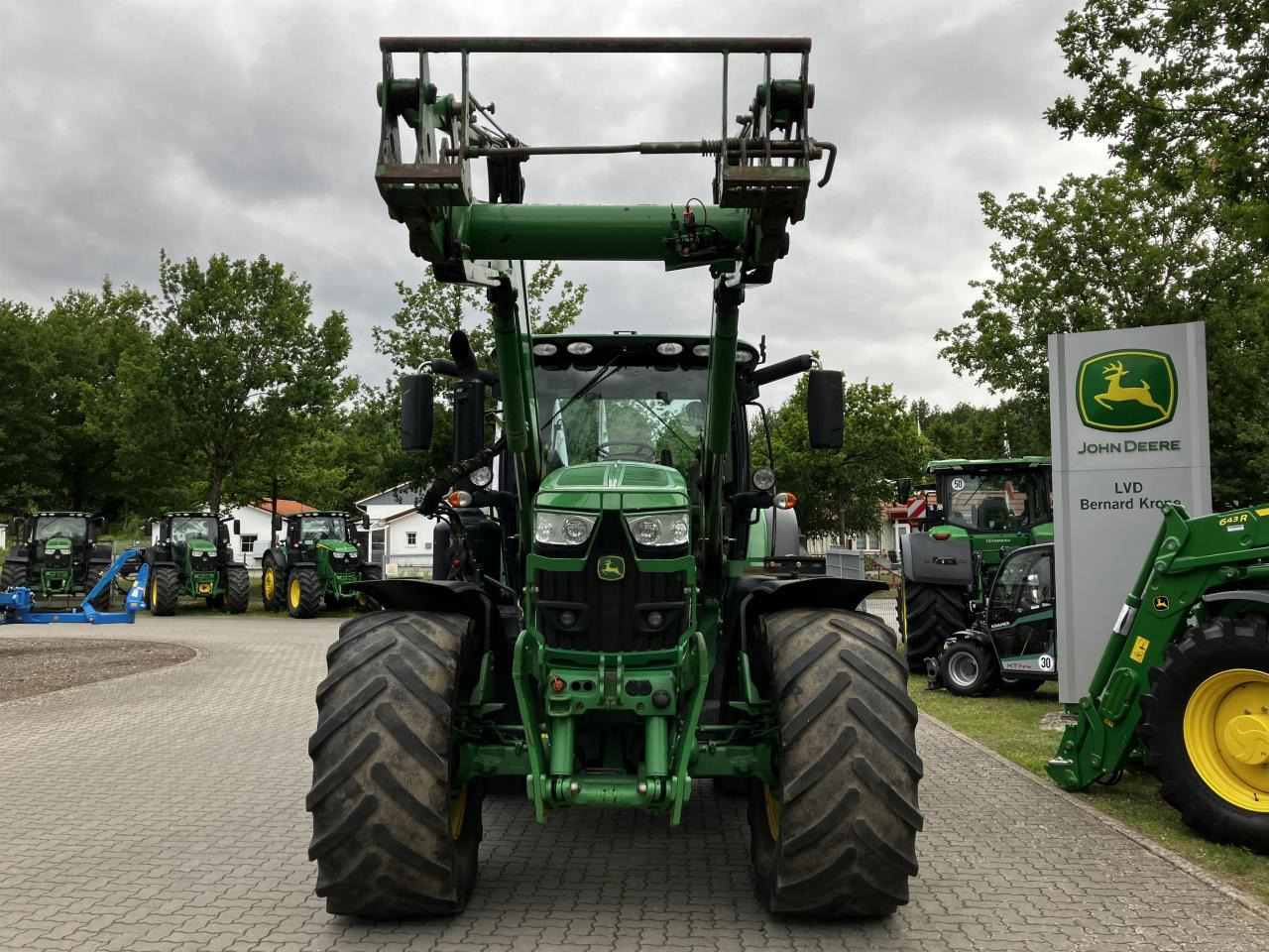 John Deere 6215R - Traktor: gambar 3 John Deere 6215R - Traktor: gambar 3