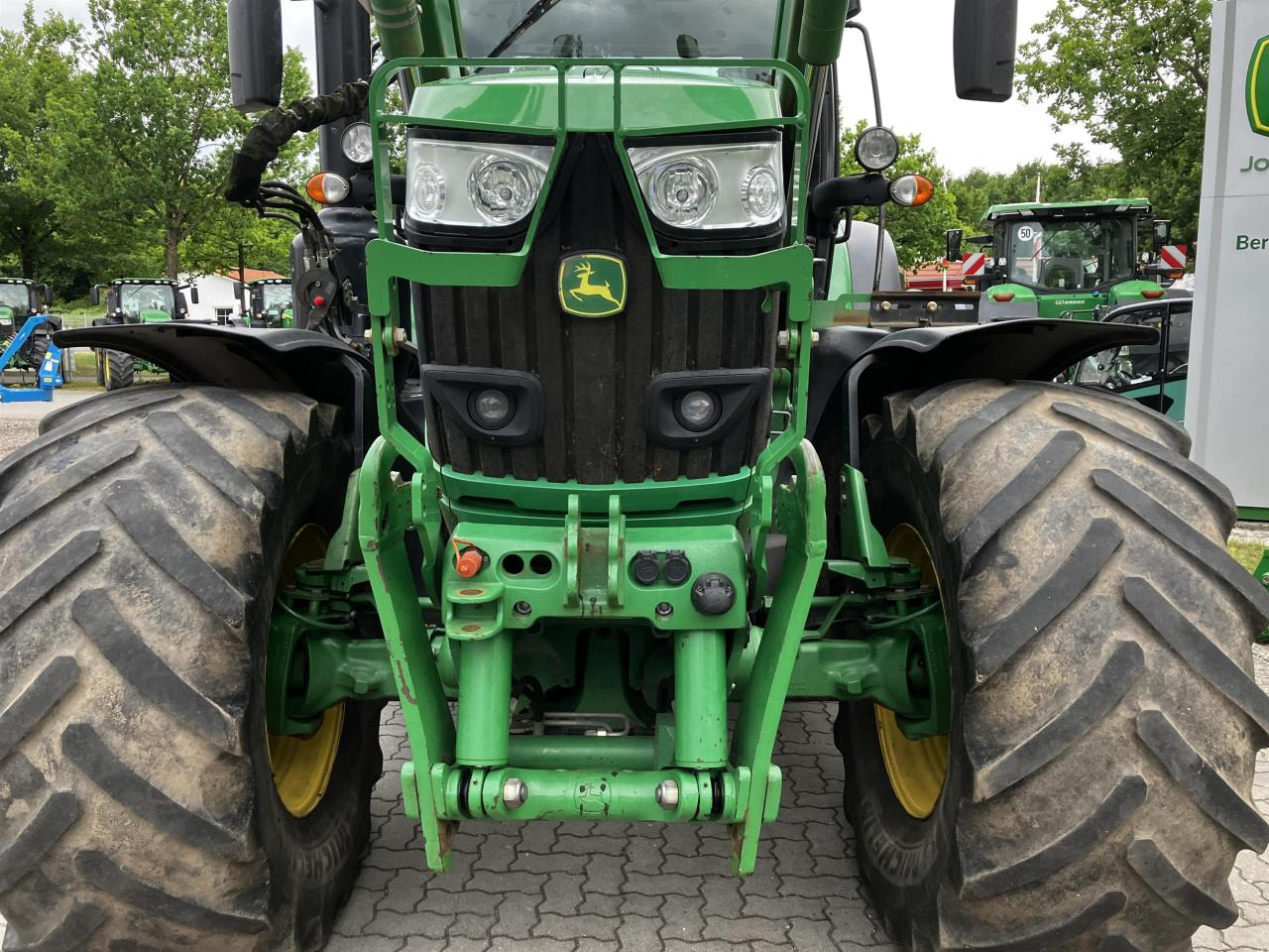 John Deere 6215R - Traktor: gambar 4 John Deere 6215R - Traktor: gambar 4