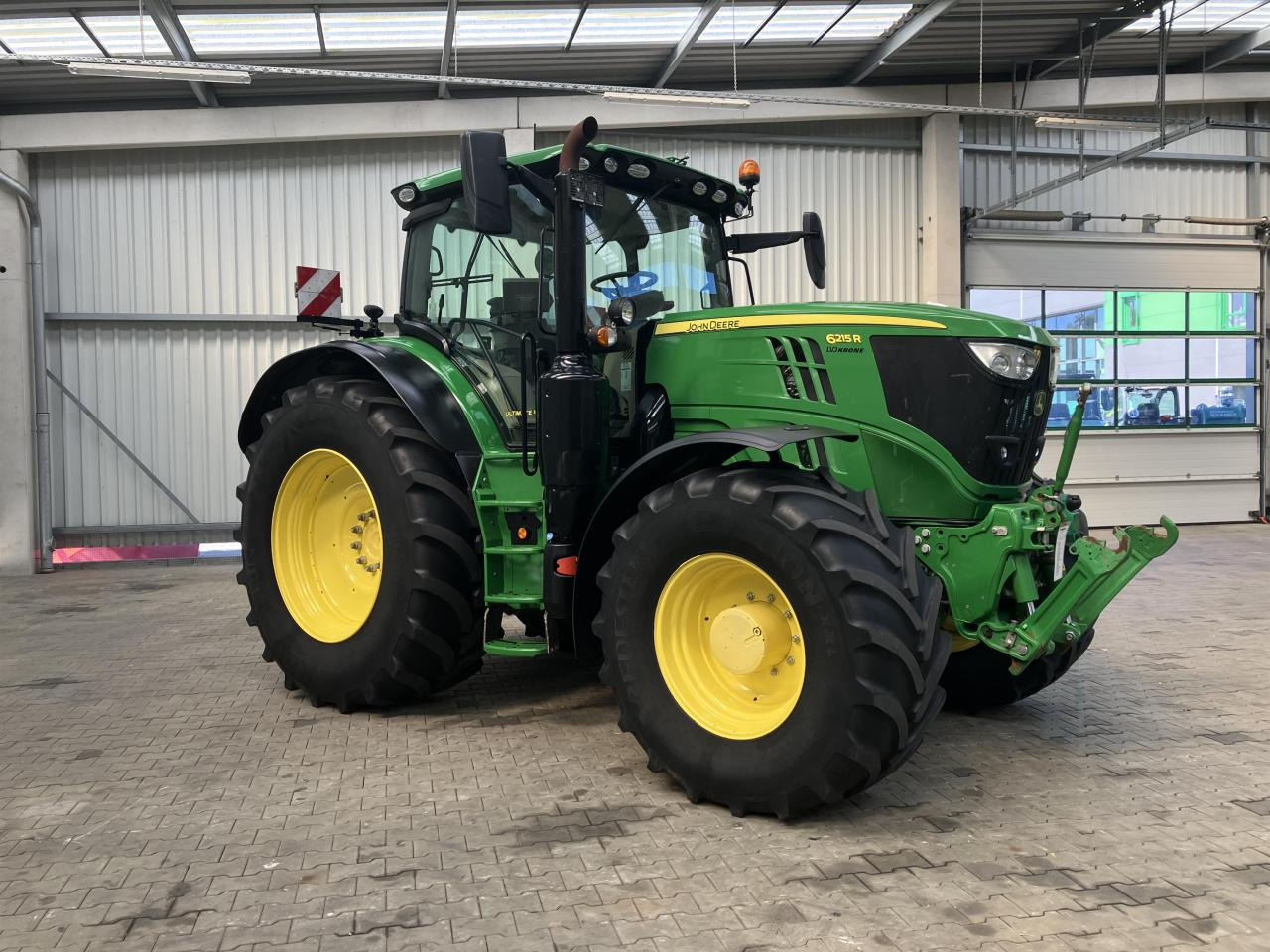 John Deere 6215R - Traktor: gambar 2 John Deere 6215R - Traktor: gambar 2
