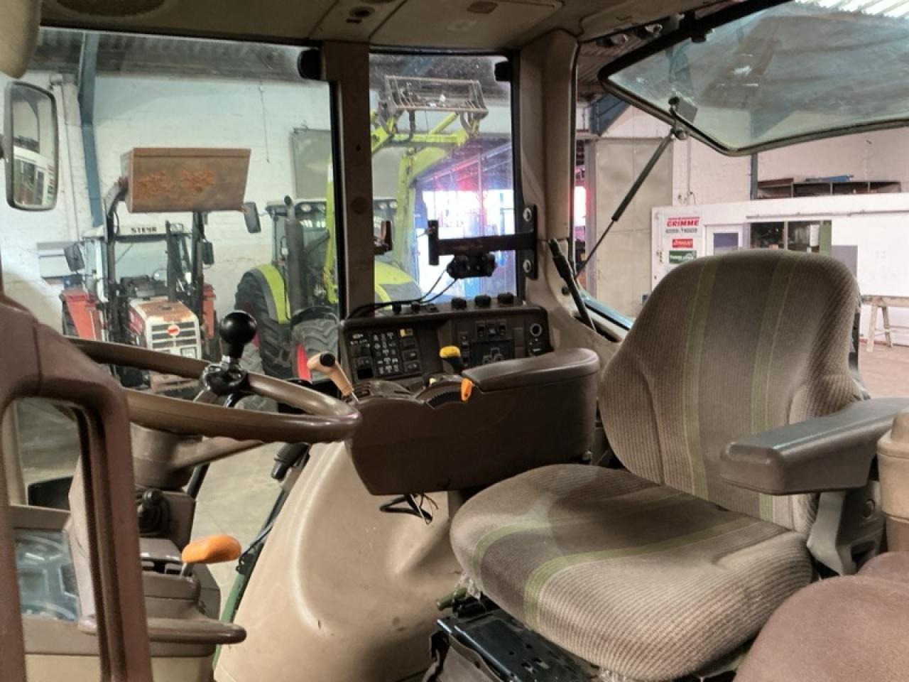 John Deere 6820 - Traktor: gambar 4 John Deere 6820 - Traktor: gambar 4