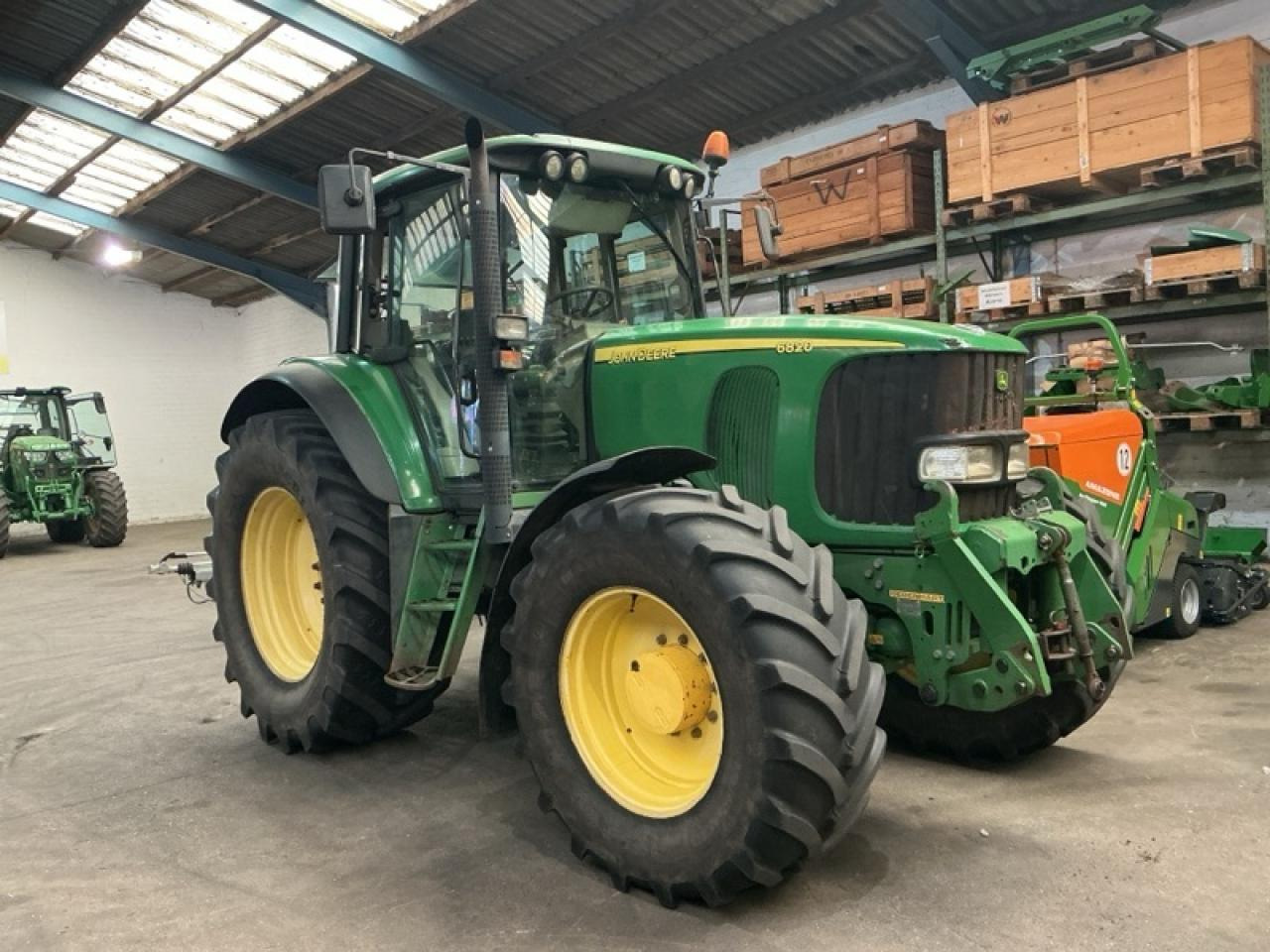 John Deere 6820 - Traktor: gambar 1 John Deere 6820 - Traktor: gambar 1
