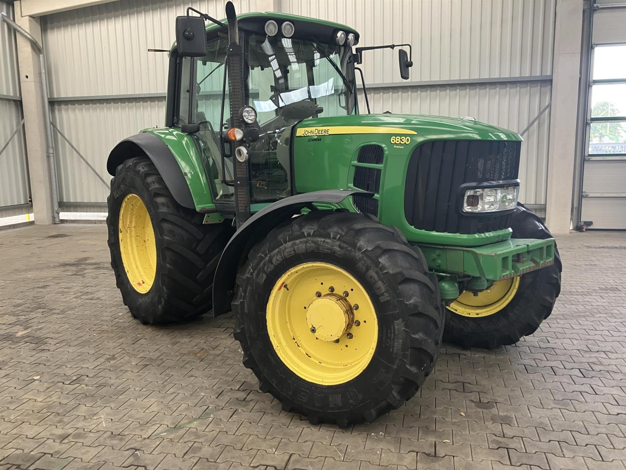 John Deere 6830 Premium - Traktor: gambar 2 John Deere 6830 Premium - Traktor: gambar 2
