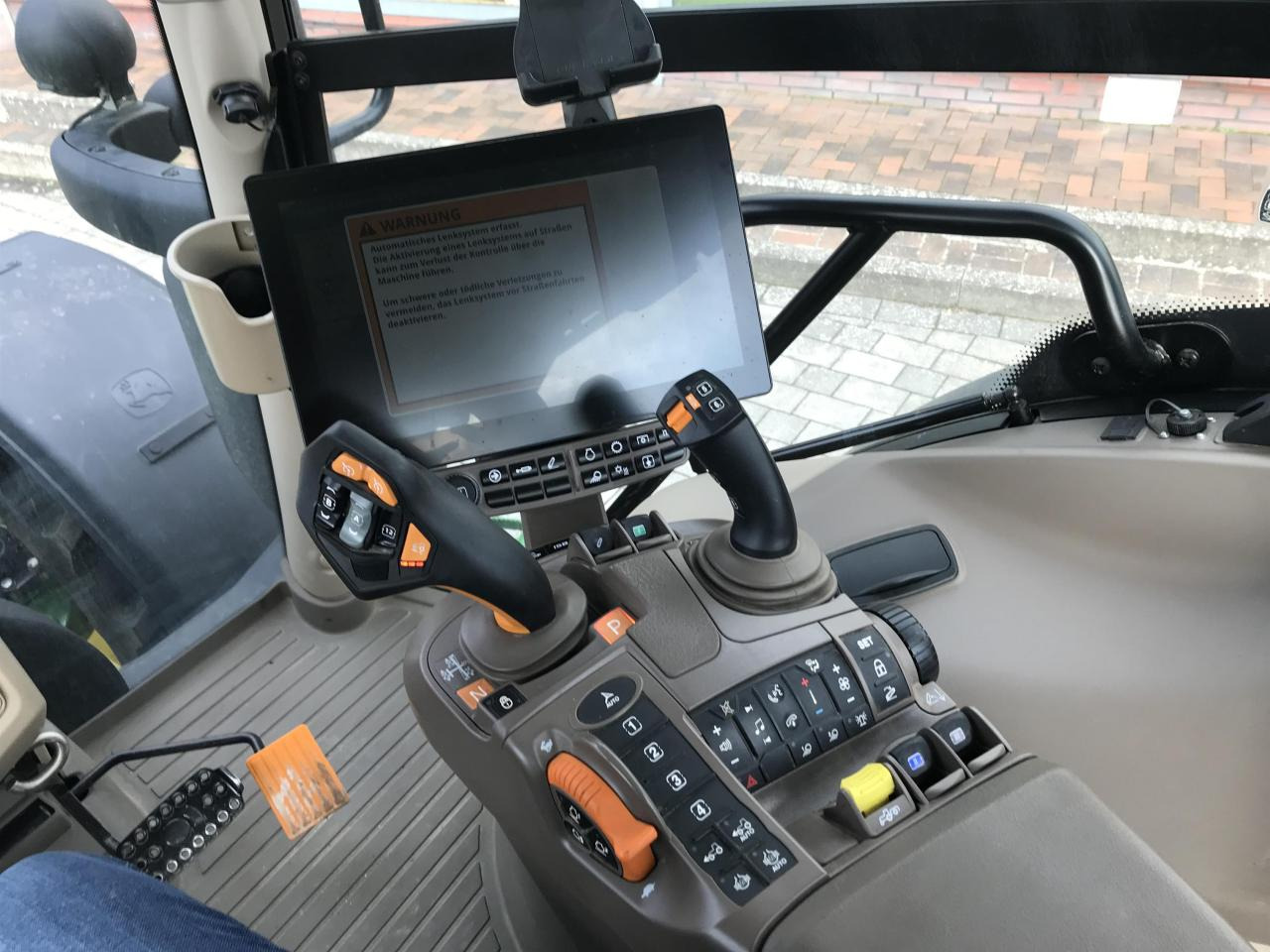 John Deere 6R 140 - Traktor: gambar 5 John Deere 6R 140 - Traktor: gambar 5