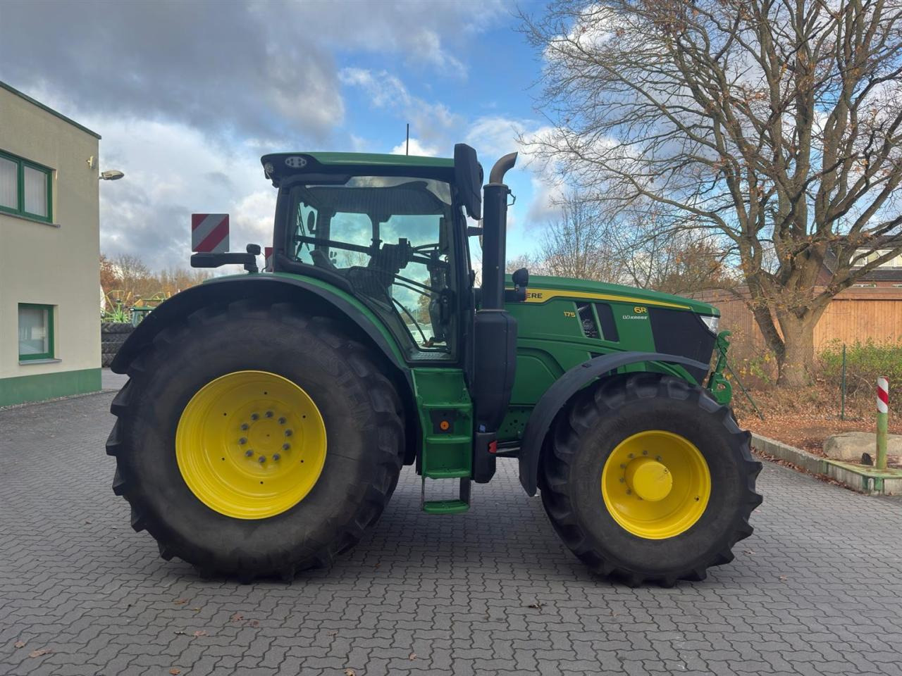 John Deere 6R 175 - Traktor: gambar 2 John Deere 6R 175 - Traktor: gambar 2