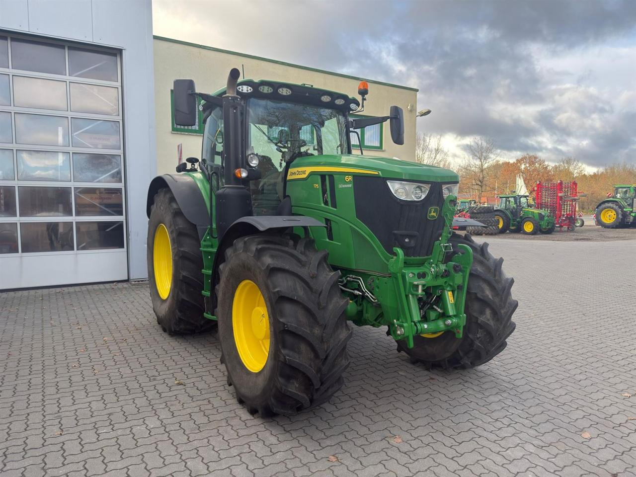 John Deere 6R 175 - Traktor: gambar 4 John Deere 6R 175 - Traktor: gambar 4